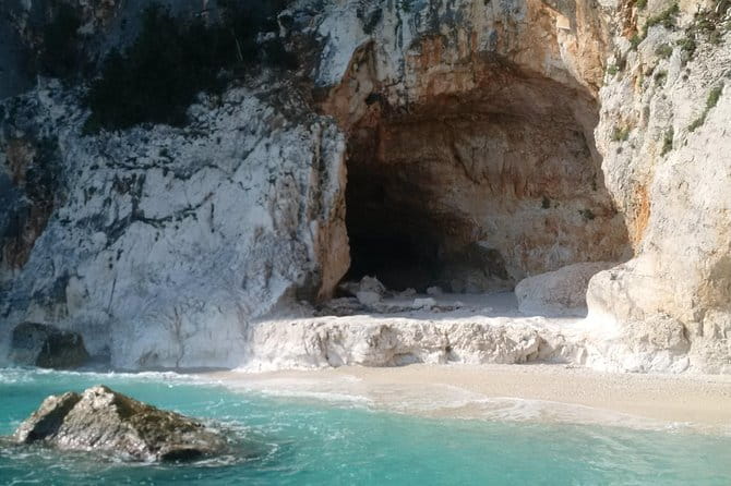 Daily sailing trip in the Orosei coves with lunch - FAQ