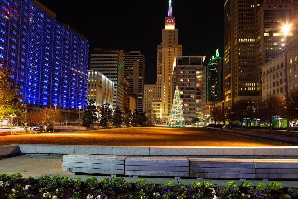 Dallas Holiday Splendor: A Festive Walk - Key Points