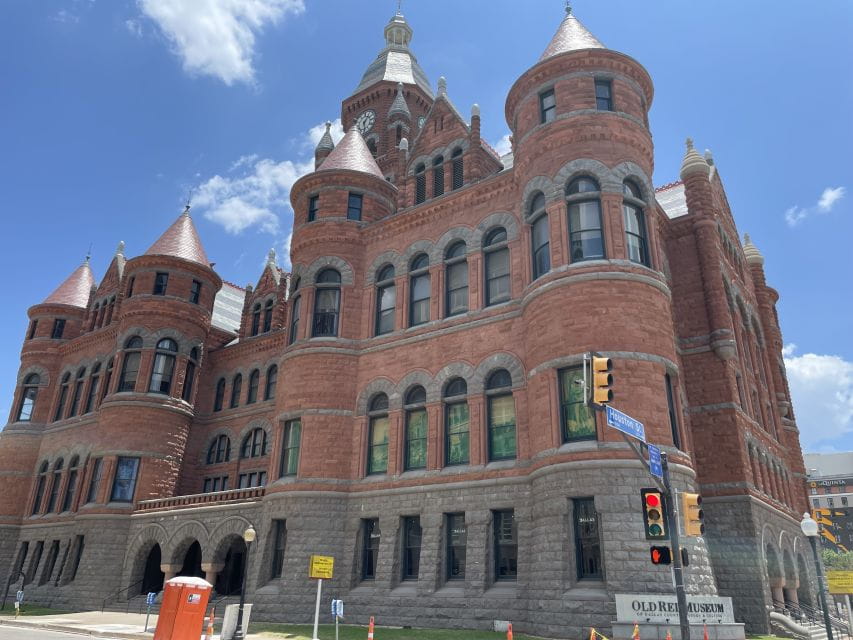 Dallas in Wonderland: A Self-Guided Audio Tour - Landmarks Honoring the Past and Present