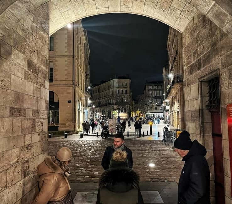 Dark Bordeaux: Ghosts, True Crimes, Eternal haunting Tales - What the Tour Offers: An Evening of Mystery and Love