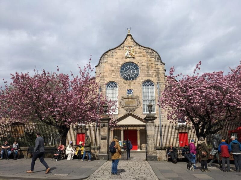 Dark Stories of Edinburgh: walking tour in French - A Closer Look at the Tour: What You Can Expect