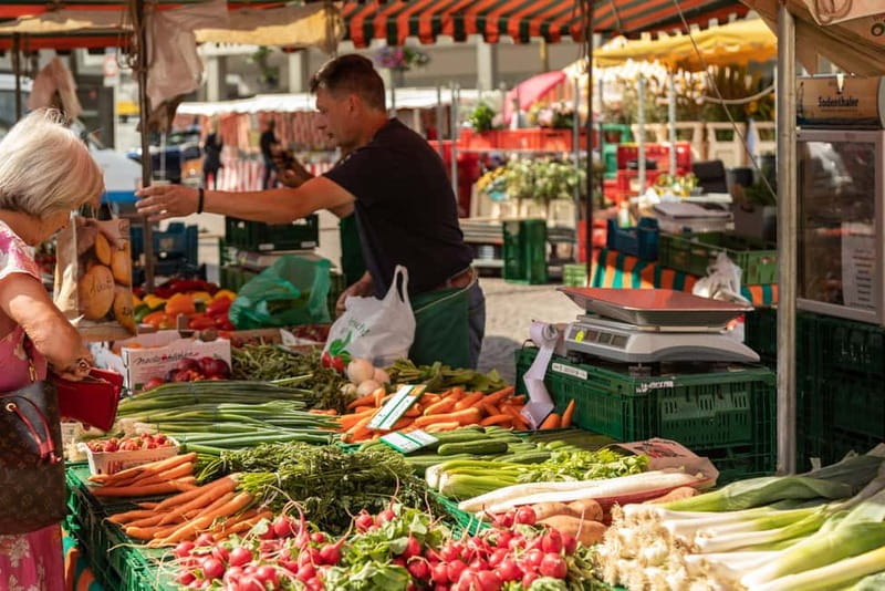 Darmstadt Market Chatter Culinary tour of the weekly market - The Heart of the Market: A Colorful, Aromatic Feast