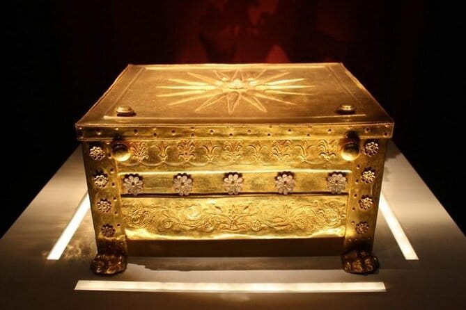 Day Tour at Royal Tombs of Aigai and Museum of Pella with pickup - Exploring the Sites: A Closer Look