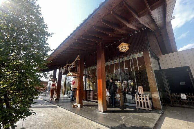 Day Tour in Shinjuku and Kagurazaka Tokyo Hotspot and Hidden Gems - Exploring the Charming Neighborhood of Kagurazaka