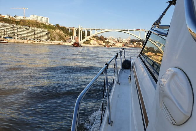 Day trip by private yacht to Curva da Lomba from Porto - Key points / Takeaways