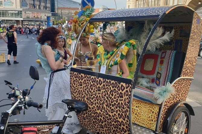 Day trip through multicultural city landscapes & photo highlights - Neighborhoods: Kreuzberg and Beyond