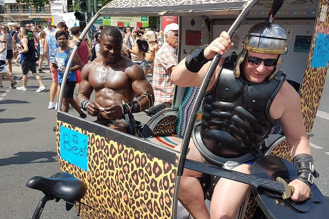 Day trip through multicultural city landscapes & photo highlights - The Modern and the Green: Tempelhofer Feld and Parks