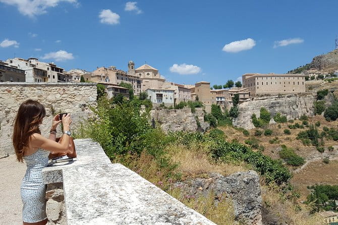 Day trip to Cuenca from Madrid with cathedral visit - Entering Cuenca: A City of Cliffs and Houses