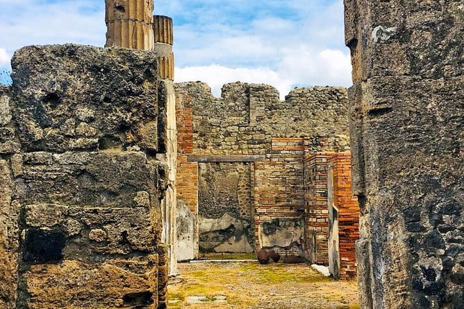 Day trip to Pompeii from Naples - What to Expect at the Meeting Point and During Transfers