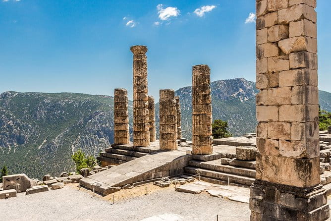 Delphi, Arachova & Hosios Loukas Full Day Private Tour - Delving into the Archaeological Museum of Delphi