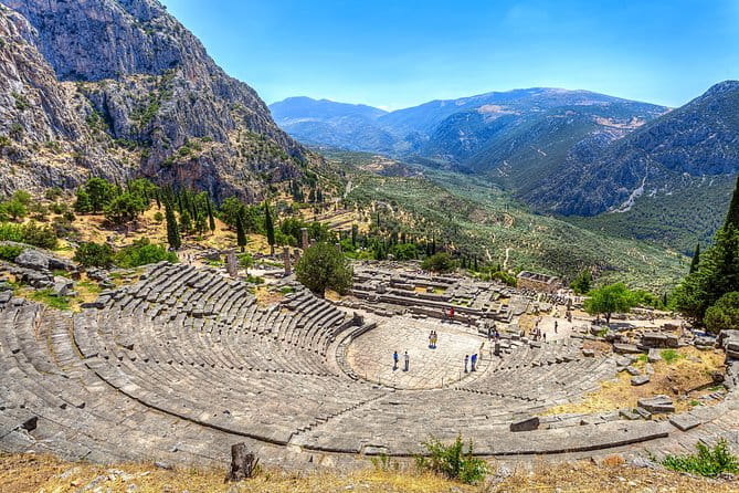 Delphi, Arachova & Hosios Loukas Full Day Private Tour - A Quick Visit to Arachova: Charm in the Mountains