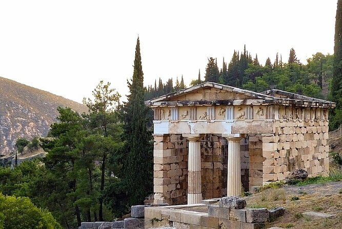 Delphi Arachova & Monast. Hosios Loukas from Athens Private Tour - Who Should Consider This Tour