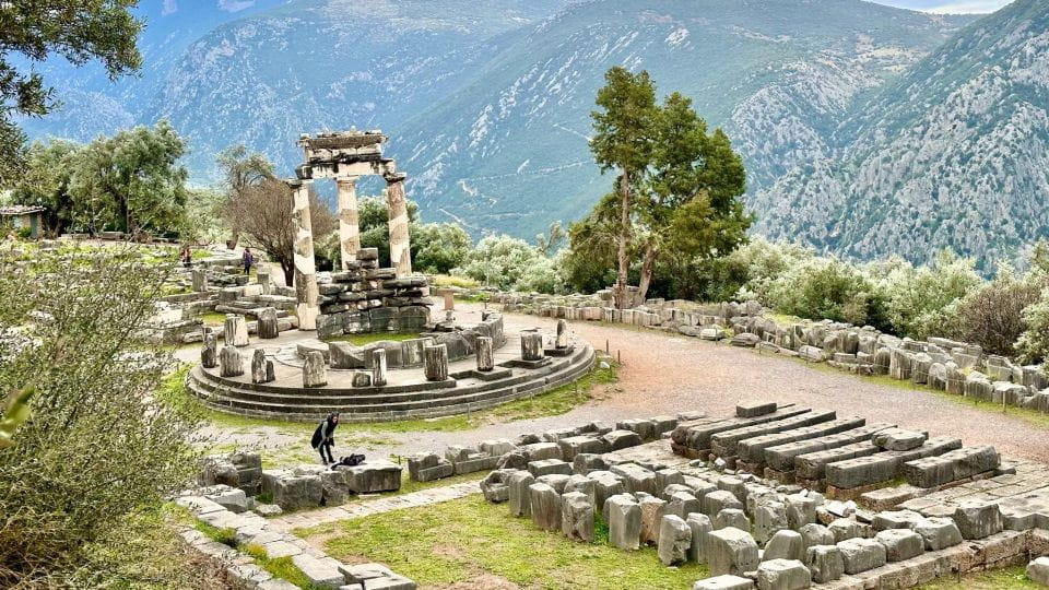 Delphi Navel Of Earth Hosios Loukas Full Day Private Tour - Delphi Archaeological Site