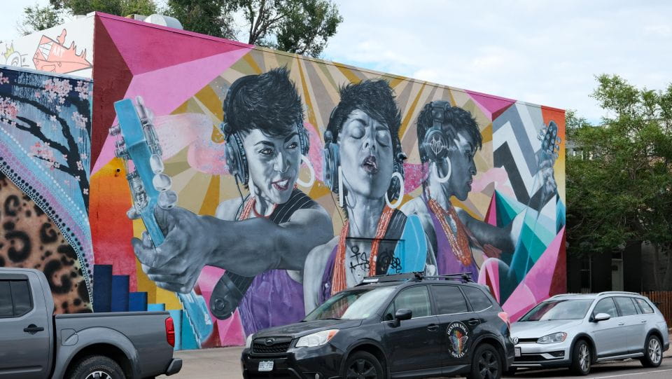 Denver: Denver in a Day Highlights Tour - Red Rocks and Dinosaur Ridge