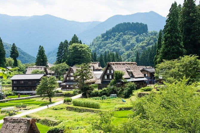 Departing From Takayama [Regular Sightseeing Bus] World Heritage Sites Shirakawago and Gokayama Ainokura - Sightseeing Experience