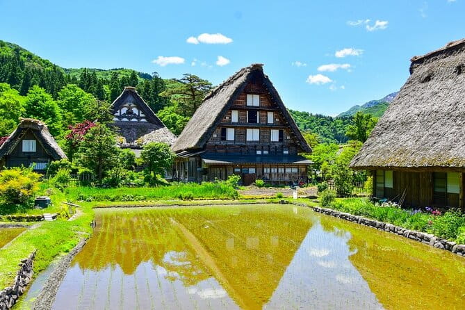 Departing From Takayama [Regular Sightseeing Bus] World Heritage Sites Shirakawago and Gokayama Ainokura - Guided Tour and Commentary