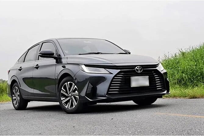 Departure by Private Sedan From Osaka to Osaka Itami Airport ITM - Vehicle and Amenities