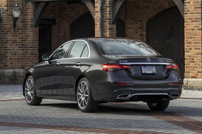 Departure Private Transfer Santiago de Compostela to SCQ Airport by Business Car - Who Should Use This Private Transfer?