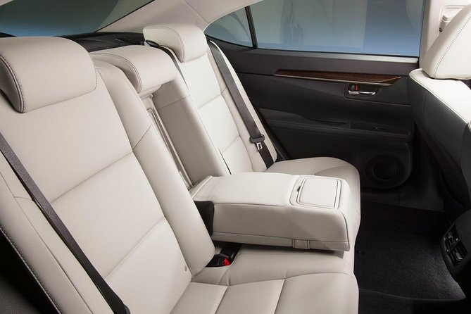 Departure Private Transfer Toronto City to Toronto Airport YYZ by Business Car - Key Points