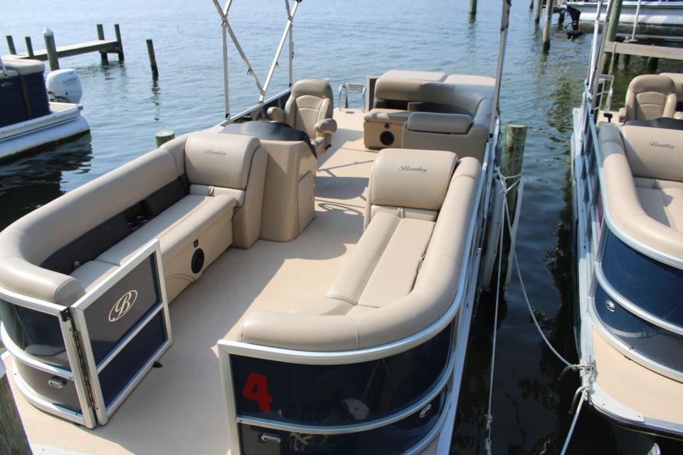 Destin: 4-Hour Self-Driving Pontoon Rental - Relaxing on the Boat