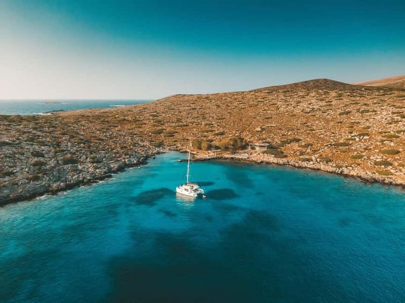 Dia Island Catamaran  Premium Lunch, Open Bar, Small Group - Unique Details from Reviews and Tour Features