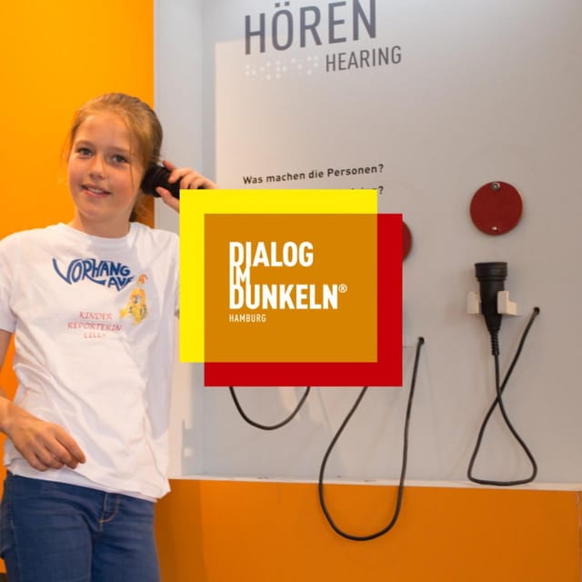 Dialog im Dunkeln (Dialogue in the Dark) - Navigating Daily Life in Complete Darkness