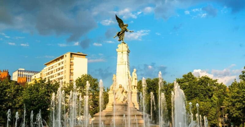 Dijon: Capture the most Photogenic Spots with a Local - Exploring Dijons Photogenic Highlights in 90 Minutes