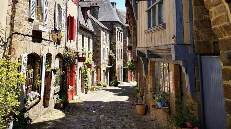 Dinan: Painting experience in a café - Key points / Takeaways