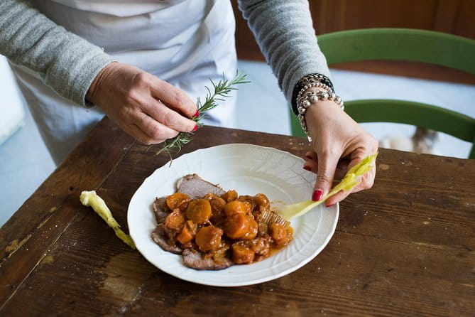 Dine & Enjoy a Cooking Demo at Local's Home in Pisa - Price and Logistics