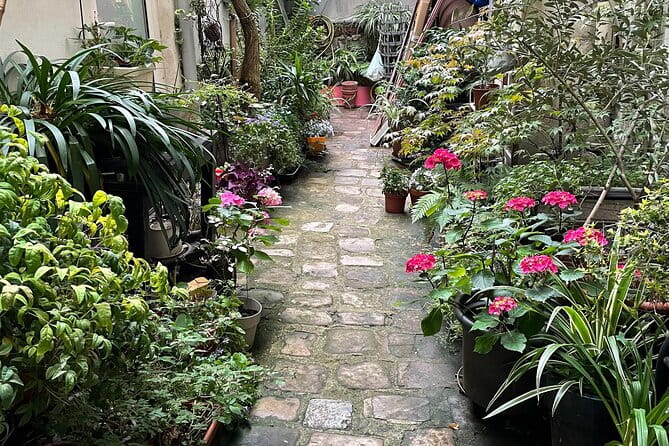 Dinner in a Bohemian Artist Apartment in Central Paris - Logistics & Practical Considerations