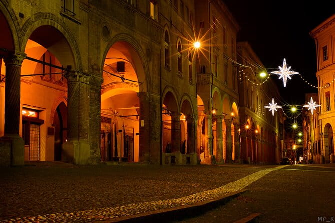 Discover Bologna an amazing city - Exploring Bologna’s Main Squares: Piazza Maggiore & Piazza Santo Stefano