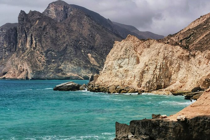 Discover Dhofar (East and West) White Beach, Waterfall, Camels & Mountains - Reviews