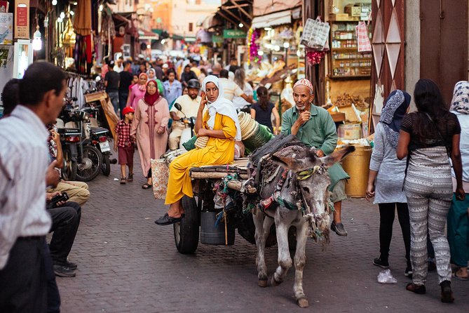 Discover Marrakech Like a Local Private Tour - Exploring Cobblestone Streets and Neighborhoods