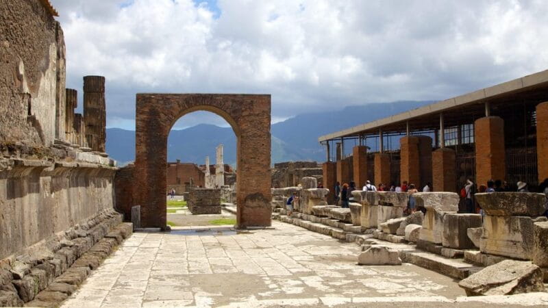 Discover Pompeii & Vesuvius: Ruins, History & Volcanic Views - Authentic Southern Italian Lunch: A Cultural Taste