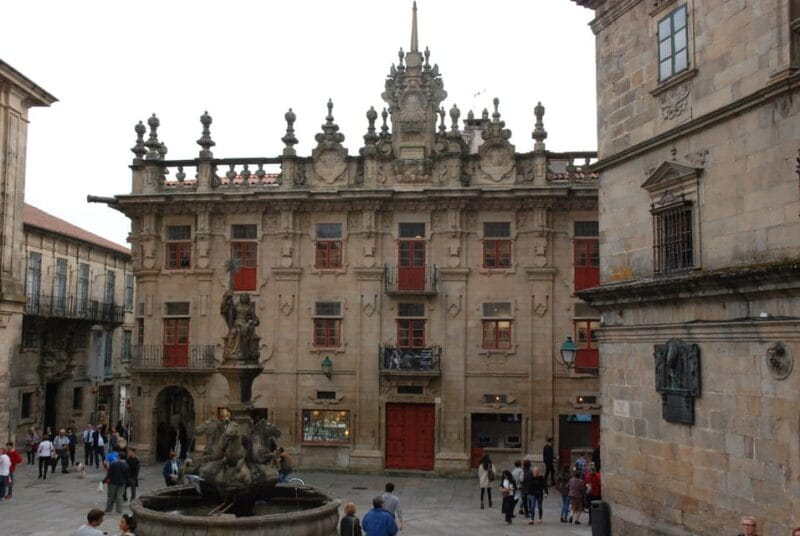 Discover Santiago in 4 hours: its cathedral, Pórtico, and historic quarter. - FAQ