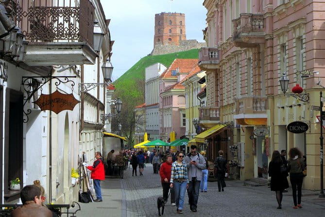 Discover the main sights and hidden gems in Vilnius Old Town - Exploring Vilnius Old Town: A Wealth of Historic Highlights