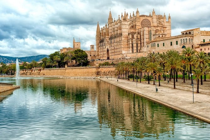 Discover the major cultural attractions of Palma De Mallorca on a Private Tour - Key Points / Takeaways