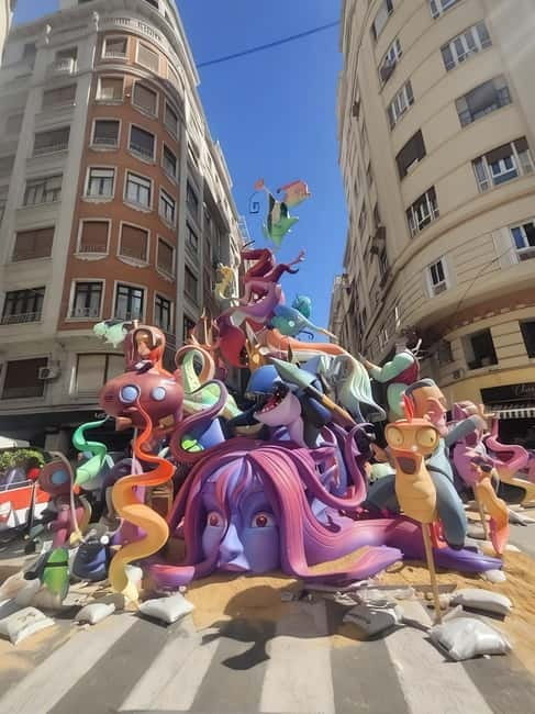 Discover Valencia yourself with a Playful walking tour! - Key points / Takeaways