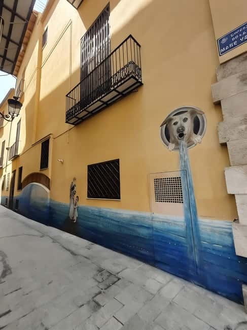 Discover Valencia yourself with a Playful walking tour! - An Introduction to the Experience