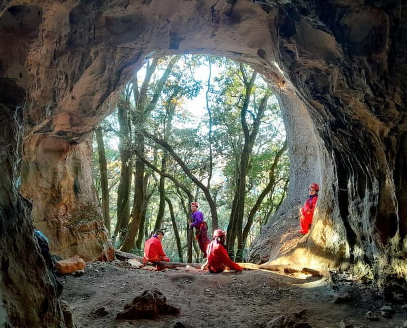 Discovery caving - Grotte Arva Claire - The Guides and Their Role