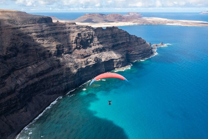DISCOVERY FLIGHT tandem paragliding Lanzarote with pro pilot - The Sum Up