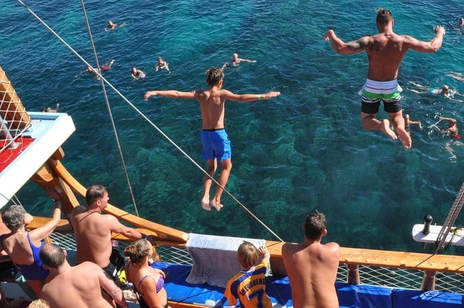 Dolphin Islands Boat Trip Lunch and Soft Drink Included From Side - Key Points / Takeaways