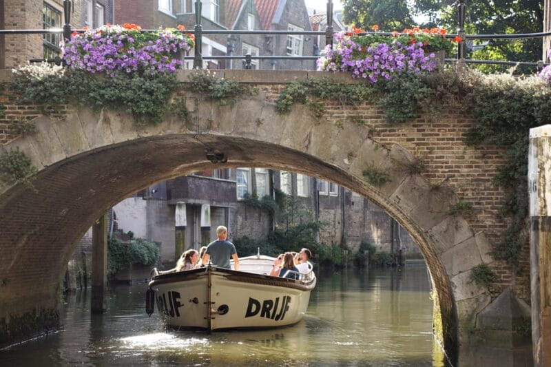 Dordrecht: City Canal Cruise - Who Would Love This?