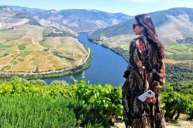 Douro Valley All Included: Expert Guide, Boat, Lunch, Tastings - Just The Basics