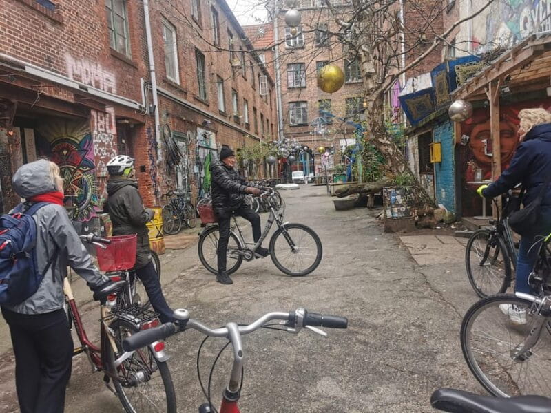 Downtown, Alster & Creative Neighborhoods by Bike - A Dynamic Ride Through Hamburg’s Contrasts