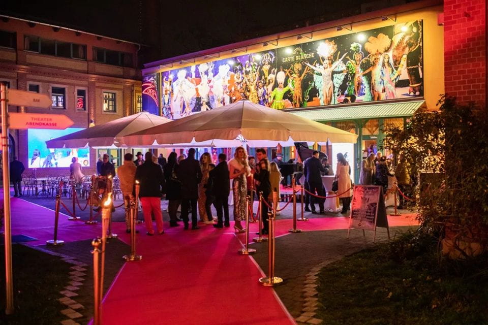 Dresden: Entrance Ticket for Travesty Revue Show - Voucher Exchange