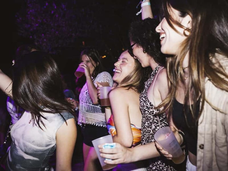 Dresden: JGA bar & club tour: Unforgettable evening with champagne & party - Starting Point: Albertplatz — The Perfect Place to Kick Off