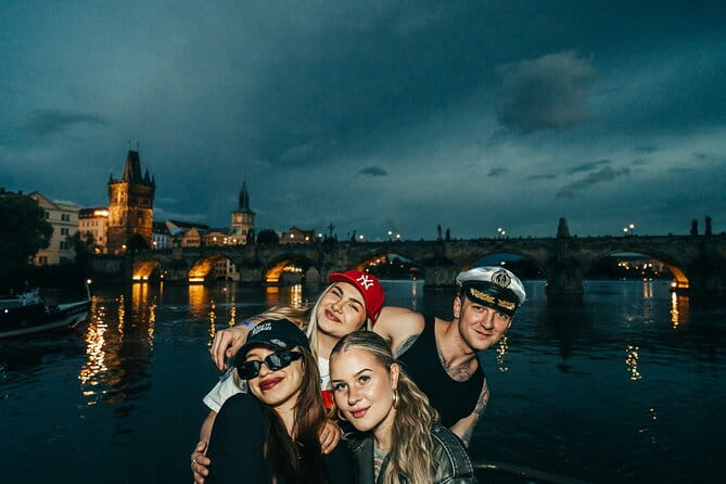 Drunken Monkey Prague Boat Party w/ 2hr Open Bar to Duplex Club - Who Would Love This Experience