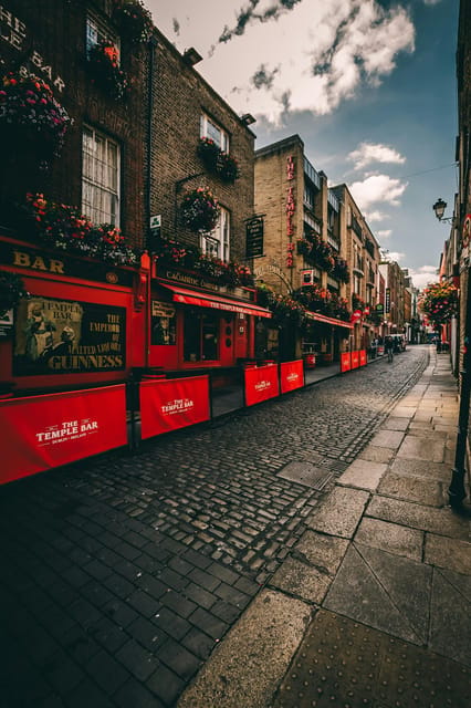 Dublin: 2-Hour Walking Tour with a Local Historian - Exploring Dublin in 2 Hours: A Practical Breakdown