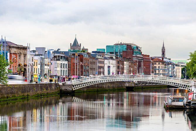 Dublin Old Town: Famous Pubs Exploration Game and Tour - Exploring Dublin’s Famous Pubs Through a Puzzle